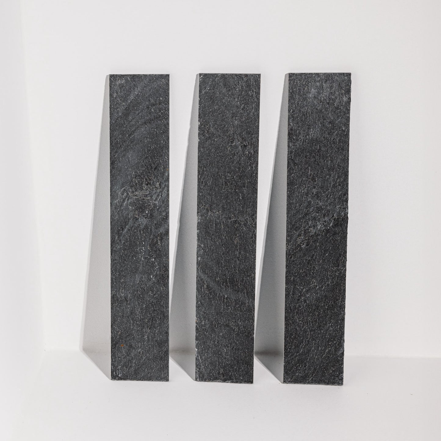 Frost Valley Dark Grey Natural Naturstensplatta