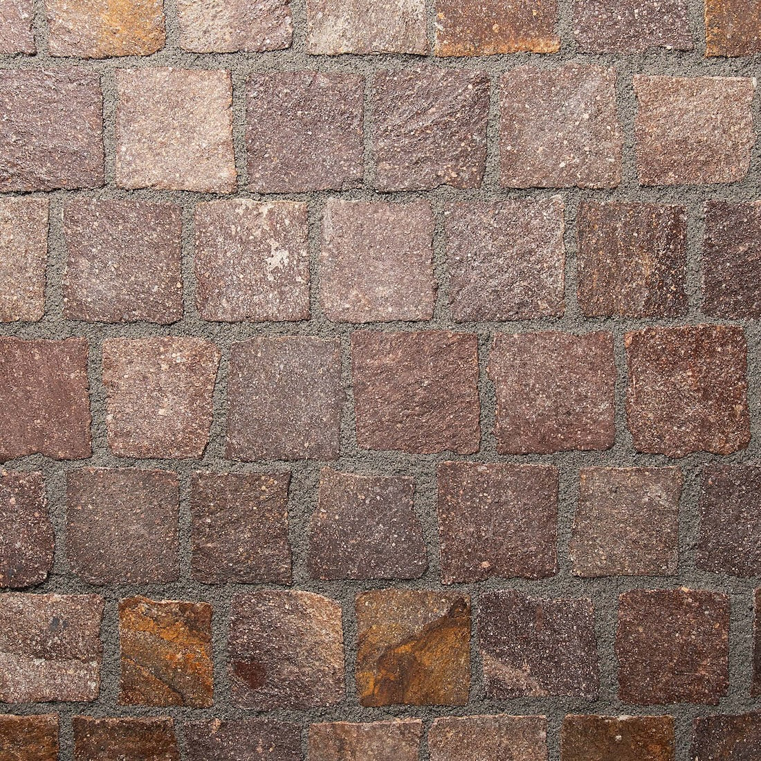 Mountains of Europe Red Smågatsten