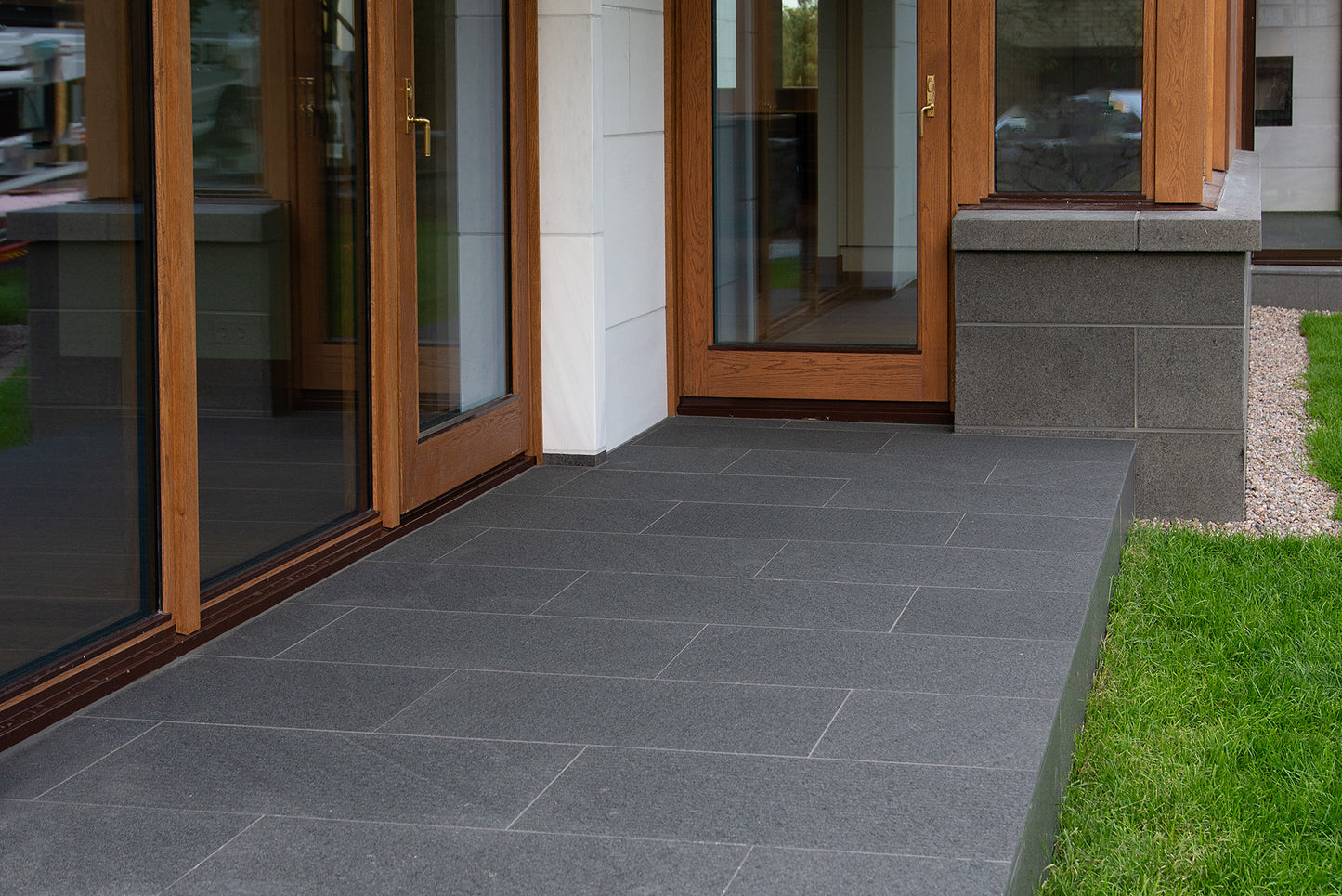 Nordstone Svart Anti-Slip Naturstensplatta