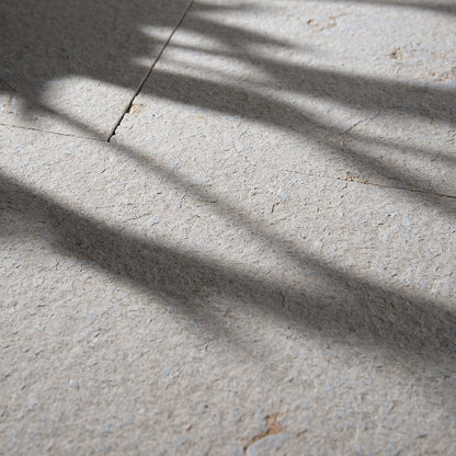 Nordstone Beige Flammad Kalkstensplatta